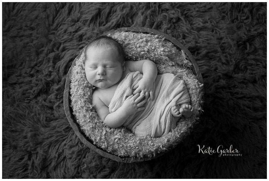 newborn boy flokati bucket